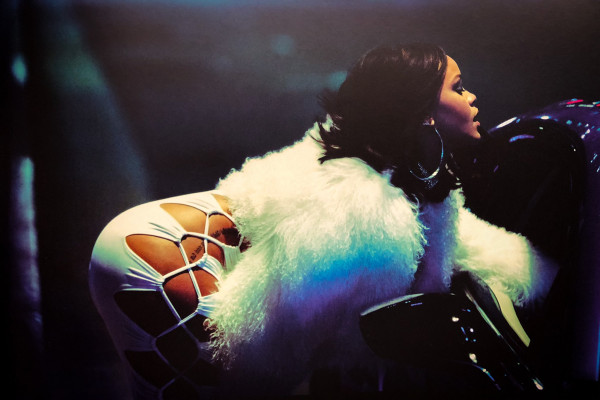 Rihanna - Music Video &#039;Loyalty&#039; (2017)