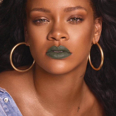 Rihanna - Fenty Beauty MATTEMOISELLE Promo (2017)