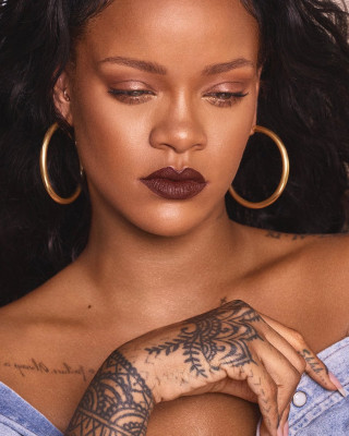 Rihanna - Fenty Beauty MATTEMOISELLE Promo (2017)