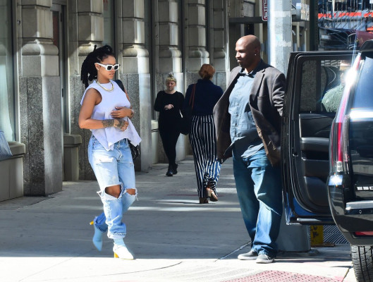 Rihanna - On The Set of 