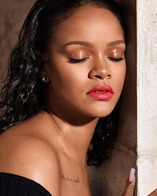 Rihanna - Fenty Beauty Mattemoiselle (2018)