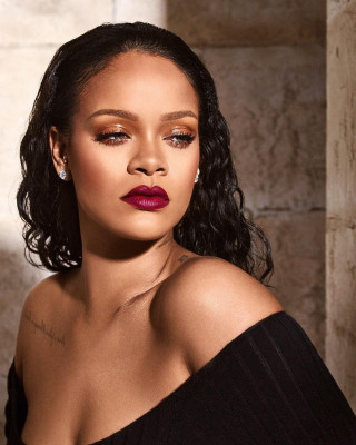 Rihanna - Fenty Beauty Mattemoiselle (2018)
