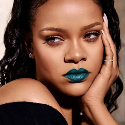 Rihanna - Fenty Beauty Mattemoiselle (2018)