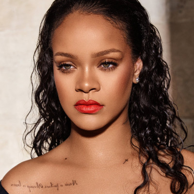 Rihanna - Fenty Beauty Mattemoiselle (2018)