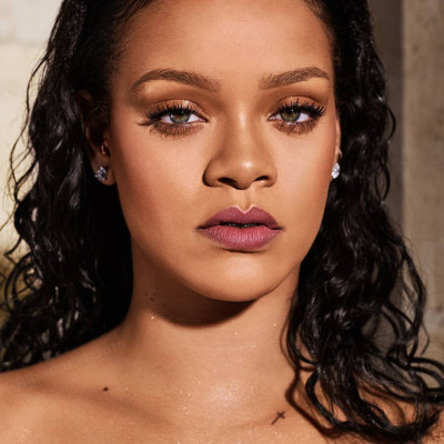 Rihanna - Fenty Beauty Mattemoiselle (2018)