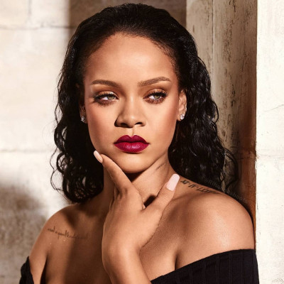 Rihanna - Fenty Beauty Mattemoiselle (2018)