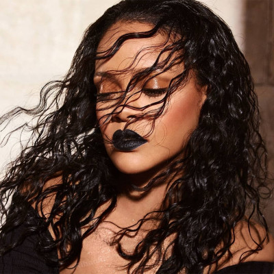 Rihanna - Fenty Beauty Mattemoiselle (2018)