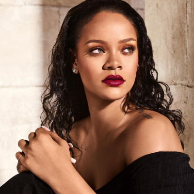 Rihanna - Fenty Beauty Mattemoiselle (2018)
