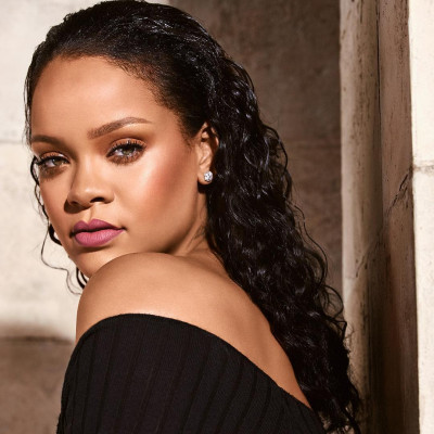Rihanna - Fenty Beauty Mattemoiselle (2018)