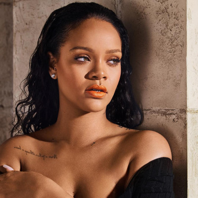 Rihanna - Fenty Beauty Mattemoiselle (2018)