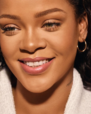 Rihanna - Fenty Beauty Profiltr Concealer (2018)