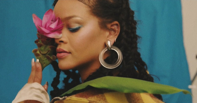Rihanna - Allure Best of Beauty October 2018