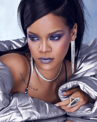 Rihanna - Chillowt Fenty Beauty (2018)