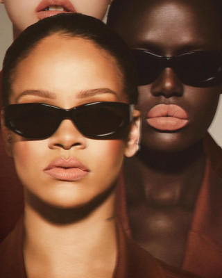 Rihanna - Stunna Fenty Beauty (2018)