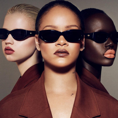 Rihanna - Stunna Fenty Beauty (2018)
