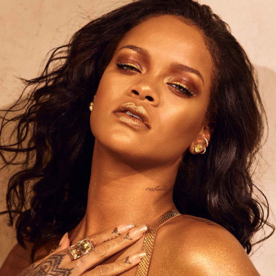 Rihanna - Fenty Beauty Body Lava (2019)