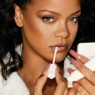 Rihanna - Fenty Beauty Pro Kiss&#039;r (2019)