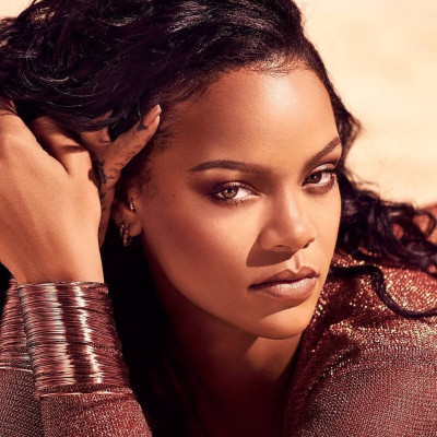 Rihanna - Fenty Beauty Sun Stalkr (2019)