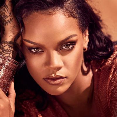 Rihanna - Fenty Beauty &#039;Sun Stalk&#039;r&#039; (2019)