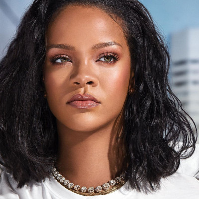 Rihanna - &#039;Pro Filt&#039;r Hydrating Foundation&#039; Fenty Beauty (2019)