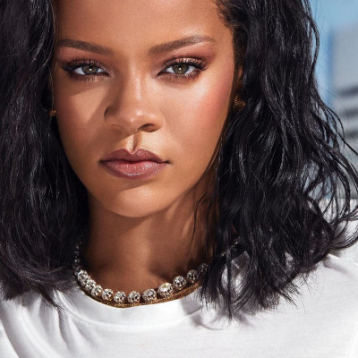 Rihanna - &#039;Pro Filt&#039;r Hydrating Foundation&#039; Fenty Beauty (2019)