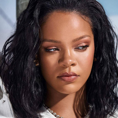 Rihanna - &#039;Pro Filt&#039;r Hydrating Foundation&#039; Fenty Beauty (2019)