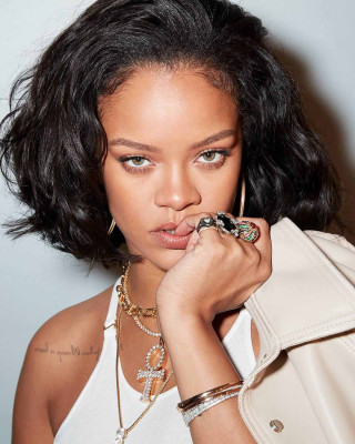 Rihanna - Fenty Beauty &#039;Pro Filt&#039;r Powder Foundation&#039; (2020)