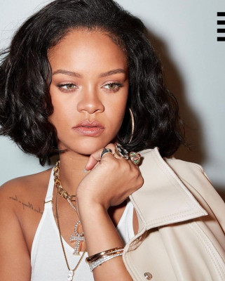 Rihanna - Fenty Beauty &#039;Pro Filt&#039;r Powder Foundation&#039; (2020)