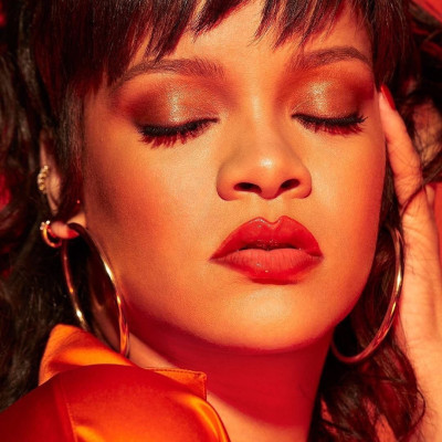 Rihanna - Fenty Beauty 'Gloss Bomb Heat' (2021)