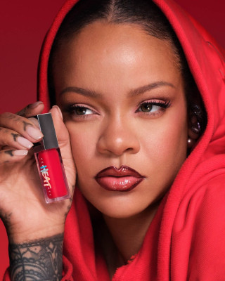 Rihanna - Fenty Beauty &#039;Gloss Bomb Heat&#039; (2025)