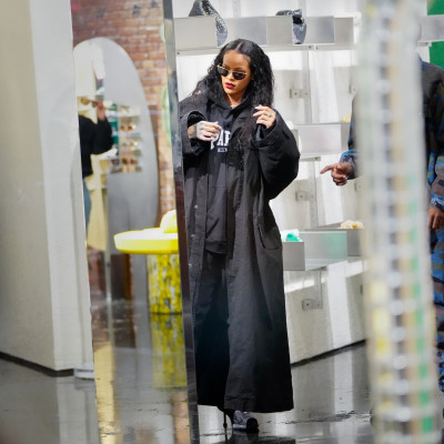 Rihanna - Bottega Veneta in Soho, New York 01/21/2022