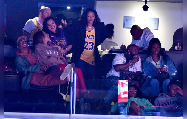 Rihanna - Los Angeles Lakers vs Houston Rockets in Los Angeles 02/21/2019