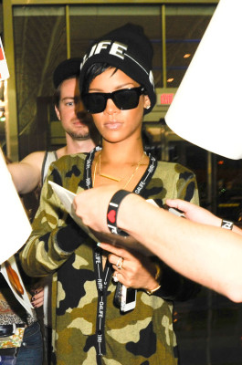 photo 4 in Rihanna gallery [id661674] 2013-09-03 00:00:00
