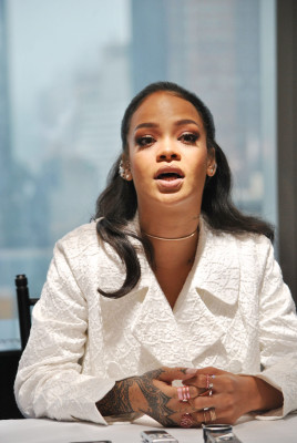 photo 3 in Rihanna gallery [id867587] 2016-02-14 00:00:00