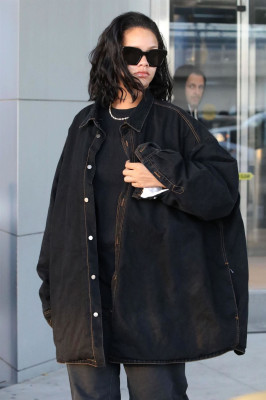 Rihanna - JFK Airport in NY 01/28/2019