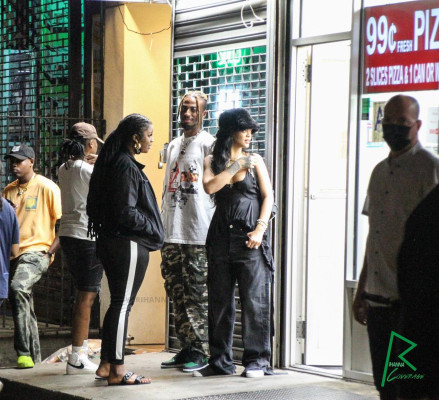 Rihanna - 99c Pizza in New York 07/28/2021