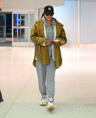 Rihanna - JFK Airport in New York 11/29/2019