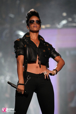 photo 8 in Rihanna gallery [id109078] 2008-09-11 00:00:00