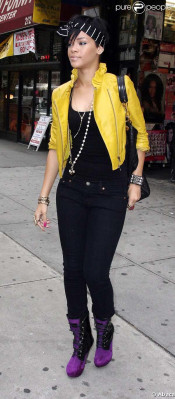 photo 9 in Rihanna gallery [id479311] 2012-03-13 00:00:00