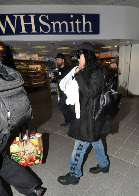 photo 16 in Rihanna gallery [id720632] 2014-04-16 00:00:00