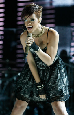 photo 12 in Rihanna gallery [id103926] 2008-07-16 00:00:00
