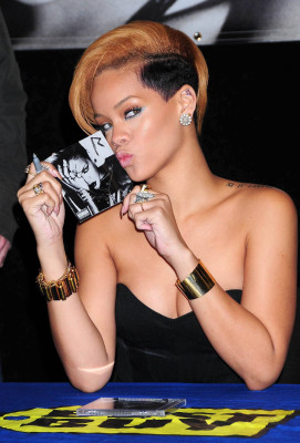 photo 17 in Rihanna gallery [id213683] 2009-11-27 00:00:00