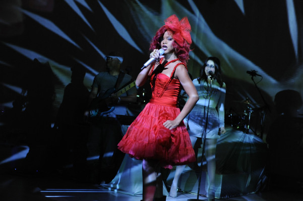 photo 3 in Rihanna gallery [id311286] 2010-11-08 00:00:00