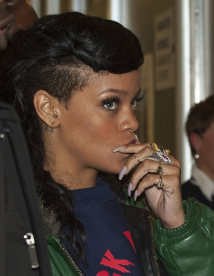 photo 3 in Rihanna gallery [id584604] 2012-11-22 00:00:00