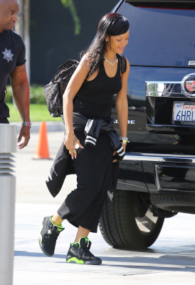 photo 27 in Rihanna gallery [id582937] 2012-11-19 00:00:00