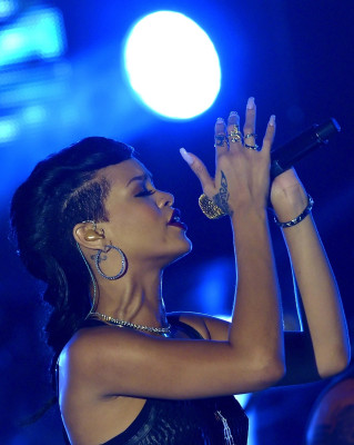 photo 5 in Rihanna gallery [id584602] 2012-11-22 00:00:00