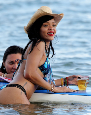 photo 3 in Rihanna gallery [id506452] 2012-05-02 00:00:00