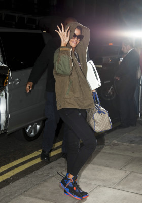 photo 20 in Rihanna gallery [id560015] 2012-09-18 00:00:00