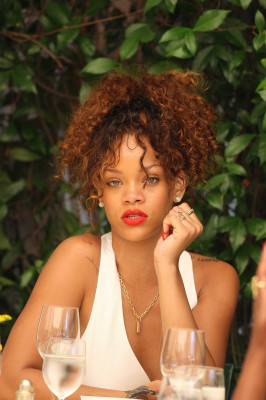 photo 21 in Rihanna gallery [id415077] 2011-08-26 00:00:00