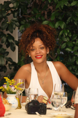 photo 25 in Rihanna gallery [id415073] 2011-08-26 00:00:00